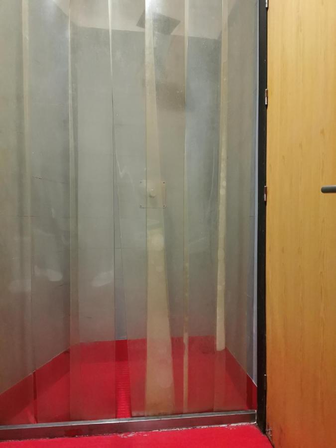 Traveller Box Hostel Севилья Экстерьер фото