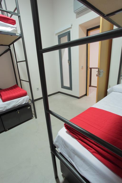 Traveller Box Hostel Севилья Экстерьер фото
