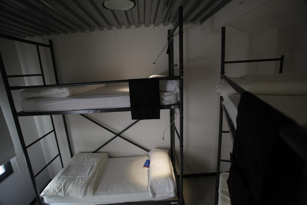 Traveller Box Hostel Севилья Экстерьер фото