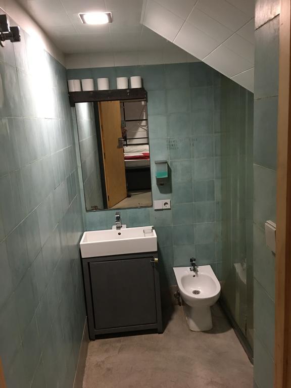 Traveller Box Hostel Севилья Экстерьер фото