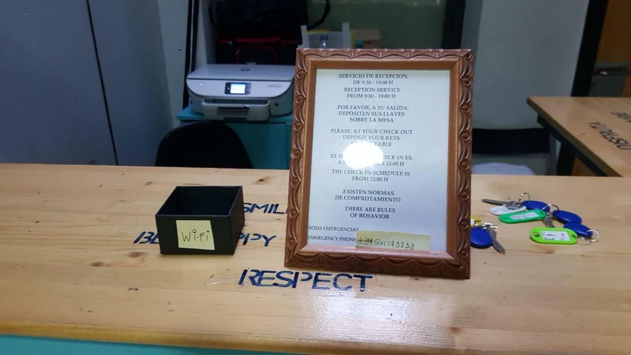 Traveller Box Hostel Севилья Экстерьер фото
