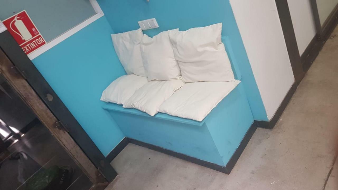 Traveller Box Hostel Севилья Экстерьер фото